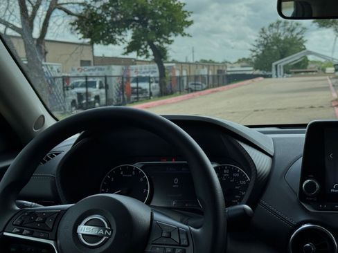 Used 2025 Nissan Sentra SV image 34