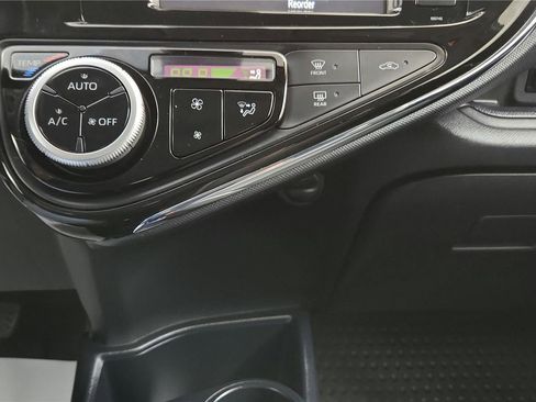 Used 2019 Toyota Prius C image 30