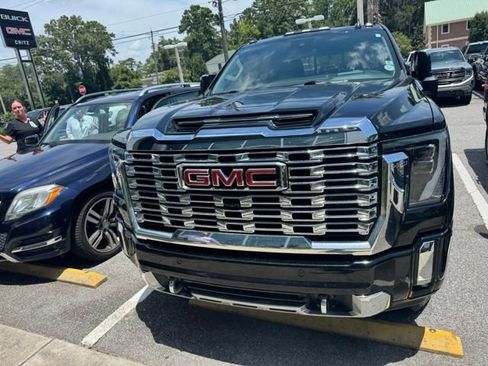 Used 2024 GMC Sierra 2500 Denali w/ Denali Reserve Package AWD/4WD image 1