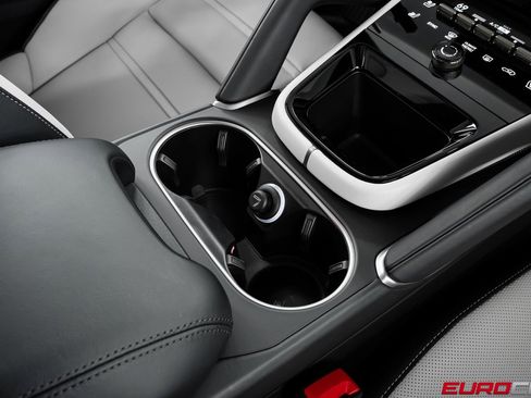 Used 2025 Porsche Cayenne Turbo image 34