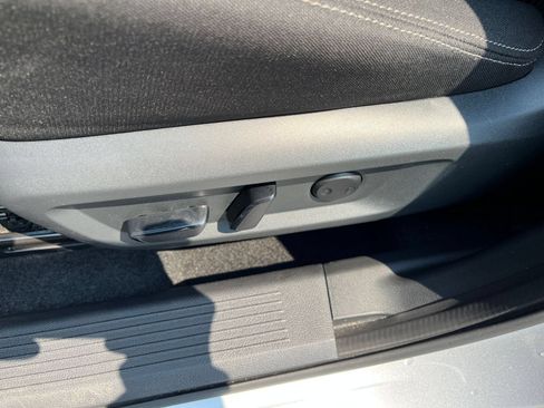 Used 2025 Nissan Rogue SV FWD image 22