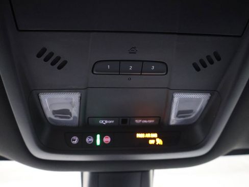 Used 2022 Buick Enclave Premium AWD/4WD image 35