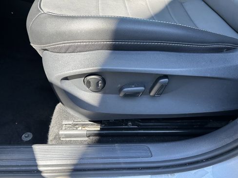 Certified 2023 Volkswagen Taos SE w/ Panoramic Sunroof Package image 21