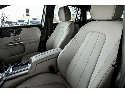 Certified 2026 Mercedes-Benz GLA 250 4MATIC image 11