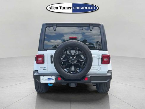 Used 2023 Jeep Wrangler Sahara AWD/4WD image 5