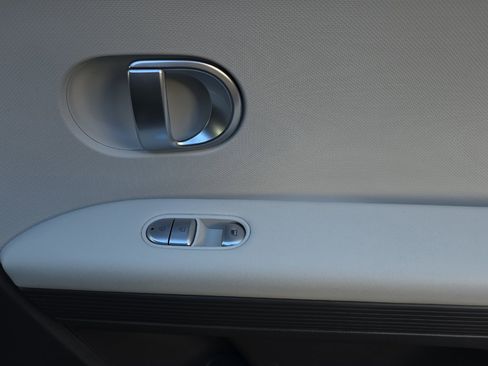 Used 2023 Hyundai Ioniq 5 SE image 22