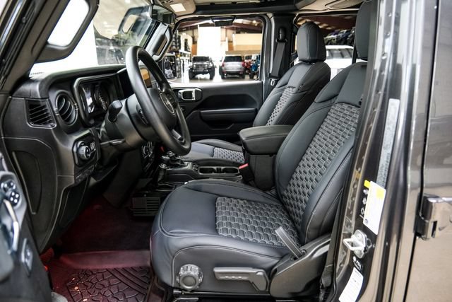 Used 2025 Jeep Gladiator Sport AWD/4WD image 18