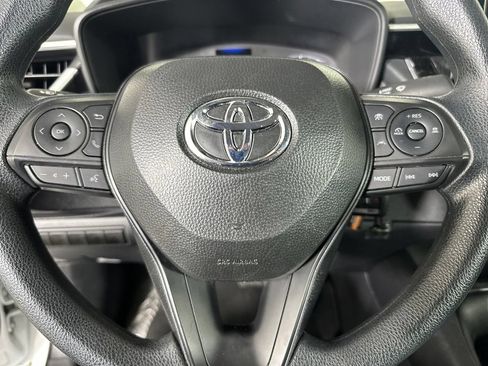 Used 2025 Toyota Corolla LE FWD image 16