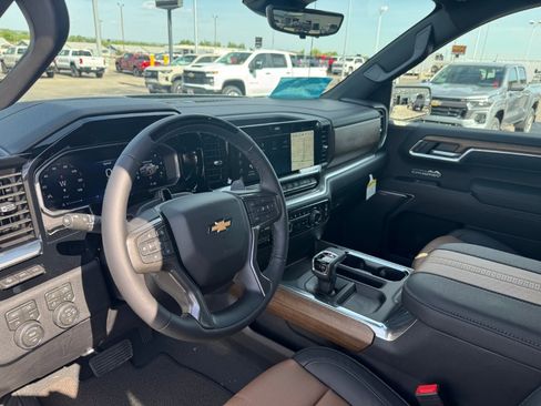 New 2026 Chevrolet Silverado 1500 High Country w/ Technology Package AWD/4WD image 17