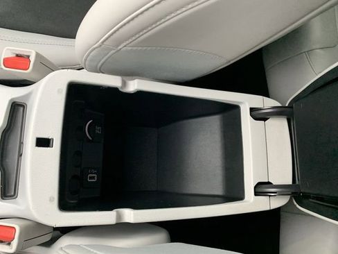 Used 2020 Jeep Cherokee Latitude Plus image 25