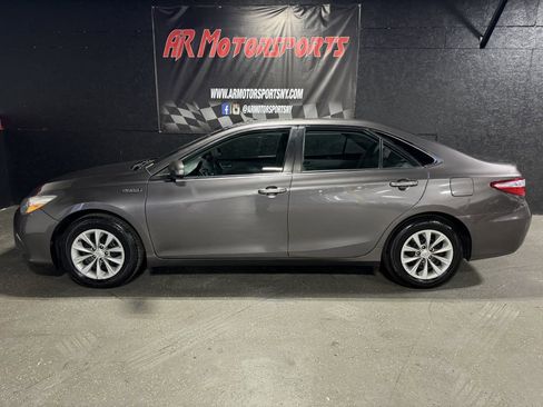 Used 2016 Toyota Camry LE FWD image 2