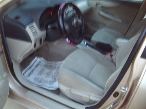Used 2011 Toyota Corolla LE FWD image 14