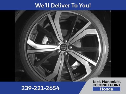 Used 2024 Volvo XC60 B5 Ultimate w/ Protection Package Premier AWD/4WD image 9