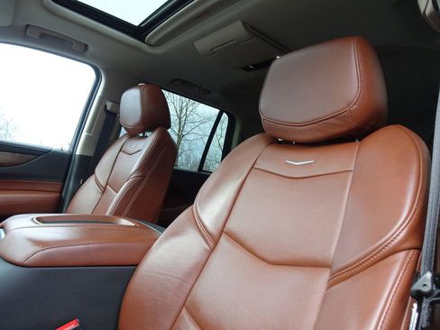 Used 2020 Cadillac Escalade Premium Luxury image 11