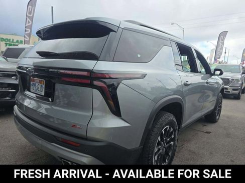 Used 2025 Chevrolet Traverse Z71 image 4