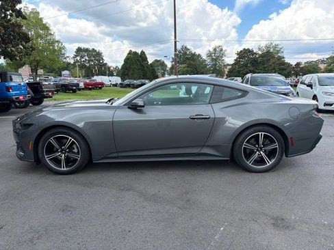 Used 2025 Ford Mustang Coupe RWD image 4