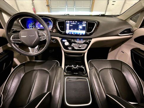 Used 2022 Chrysler Pacifica Limited image 14