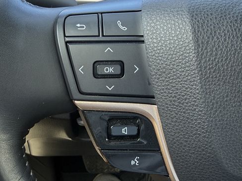 Used 2024 Toyota Crown AWD/4WD image 35