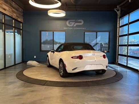Used 2021 MAZDA MX-5 Miata Grand Touring RWD image 5