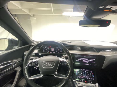 Used 2023 Audi e-tron Premium Plus w/ Premium Plus Package AWD/4WD image 31