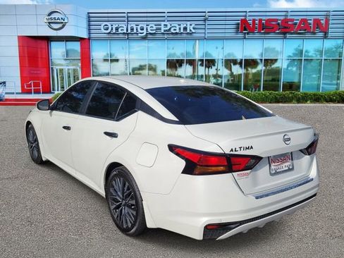 Used 2023 Nissan Altima 2.5 SV FWD image 3
