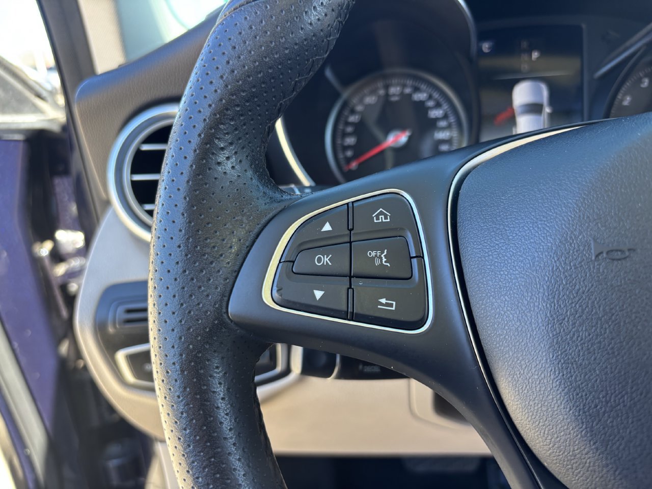 Used 2019 Mercedes-Benz GLC 300 4MATIC image 25