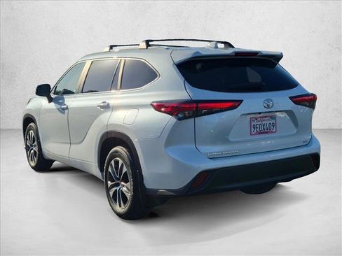 Used 2023 Toyota Highlander XLE FWD image 8