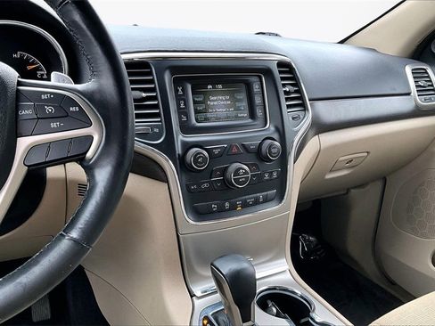 Used 2017 Jeep Grand Cherokee Laredo w/ Quick Order Package 23E image 9