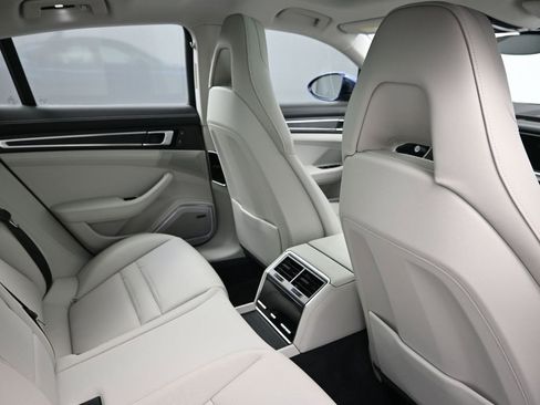 Used 2022 Porsche Panamera 4 image 7
