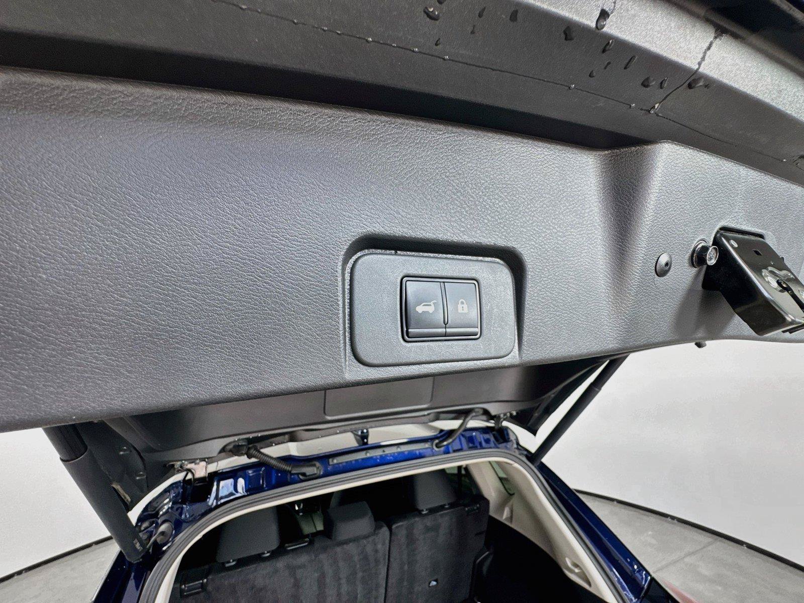 Used 2025 Nissan Rogue SV FWD image 32
