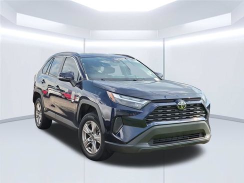 Used 2022 Toyota RAV4 XLE FWD image 5
