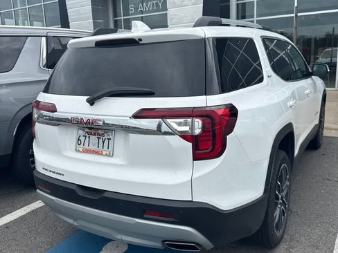 Used 2023 GMC Acadia SLT w/ Technology Package FWD image 4