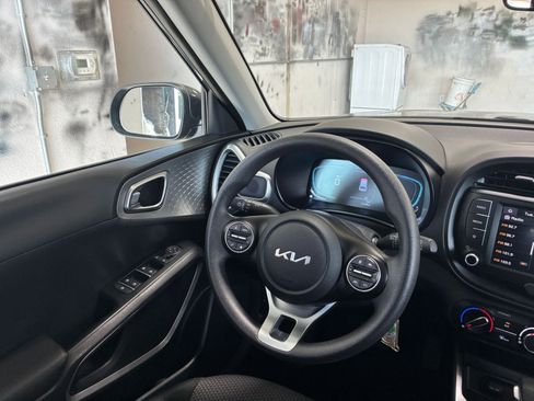 Used 2025 Kia Soul LX w/ LX Technology Package image 32