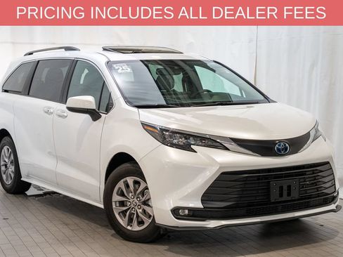 Certified 2025 Toyota Sienna XLE FWD image 1