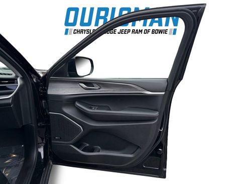 Used 2023 Jeep Grand Cherokee 4WD 4xe w/ Luxury Tech Group II image 16