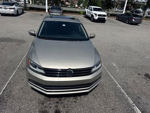 Used 2016 Volkswagen Jetta SEL FWD image 4