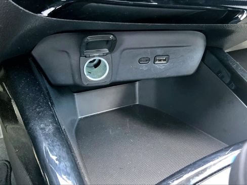 Used 2025 Chevrolet Trax LT w/ LT Convenience Package image 33