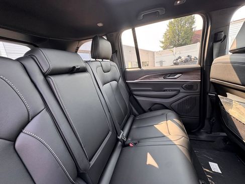 New 2026 Jeep Grand Cherokee Limited w/ Limited Altitude Package AWD/4WD image 22