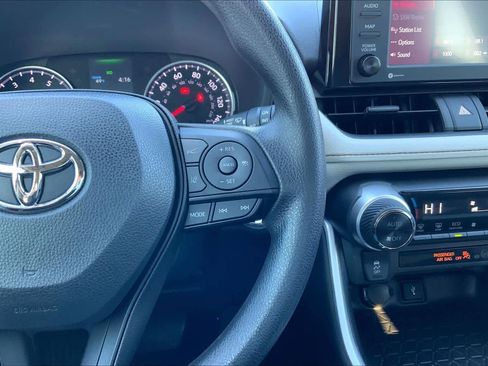Used 2022 Toyota RAV4 XLE image 25
