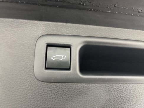 Used 2024 Toyota Highlander LE image 7