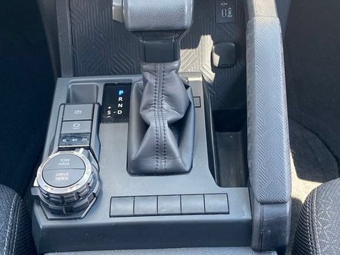 Used 2025 Toyota 4Runner SR5 AWD/4WD image 17
