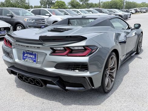Used 2024 Chevrolet Corvette Z06 RWD image 6