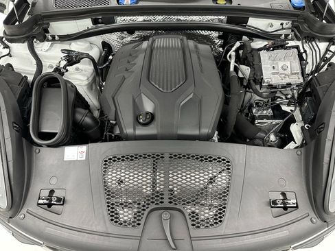 Certified 2024 Porsche Macan image 57