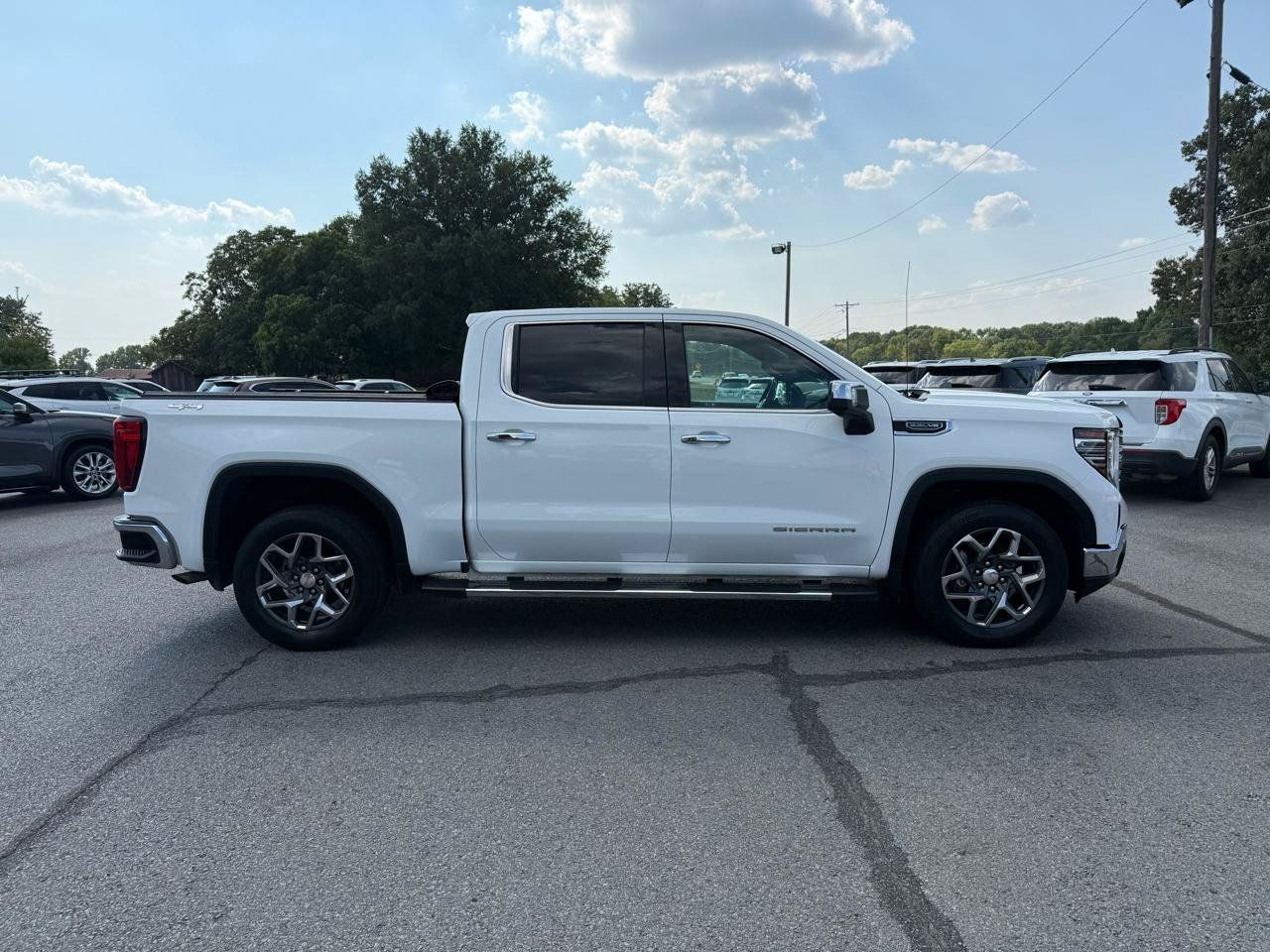 Used 2022 GMC Sierra 1500 SLT w/ SLT Premium Plus Package AWD/4WD image 8