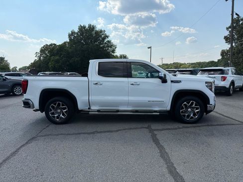 Used 2022 GMC Sierra 1500 SLT w/ SLT Premium Plus Package AWD/4WD image 8