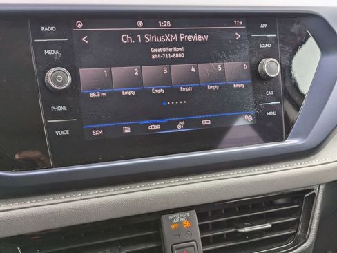 Used 2024 Volkswagen Taos SE image 18