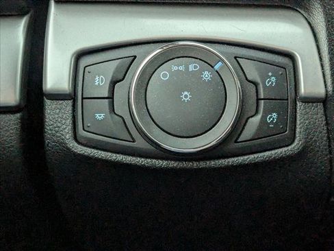 Used 2017 Ford Explorer XLT image 11