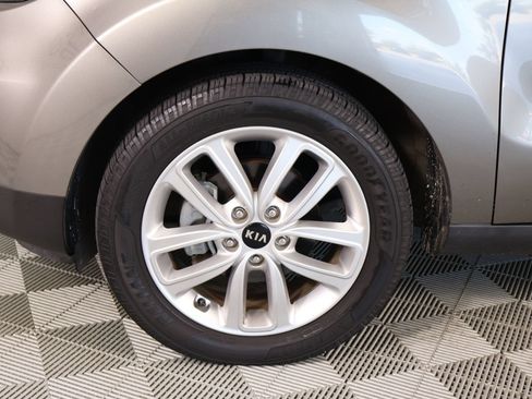 Used 2018 Kia Soul + FWD image 16