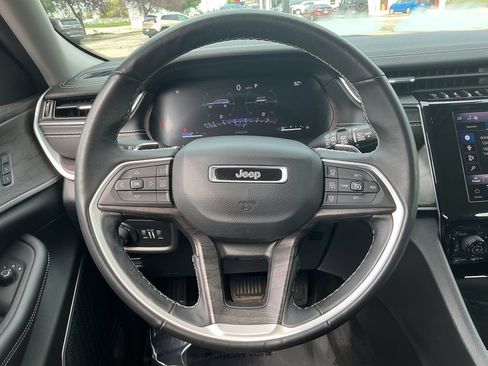Certified 2022 Jeep Grand Cherokee L Limited AWD/4WD image 18