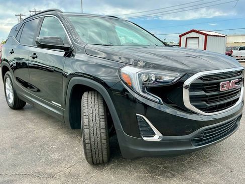 Used 2021 GMC Terrain SLE w/ Driver Convenience Package FWD image 2